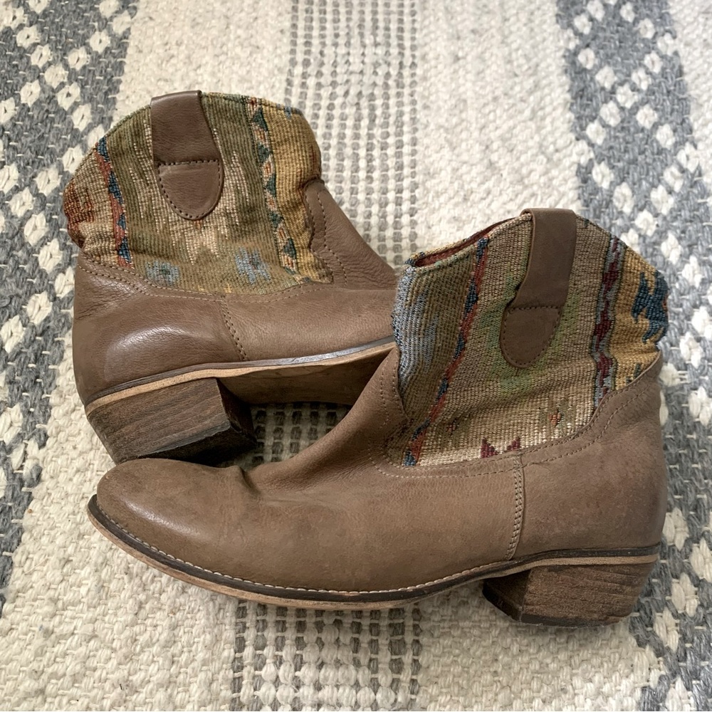 Sz 8 Steve Madden Leather boho ankle boots
